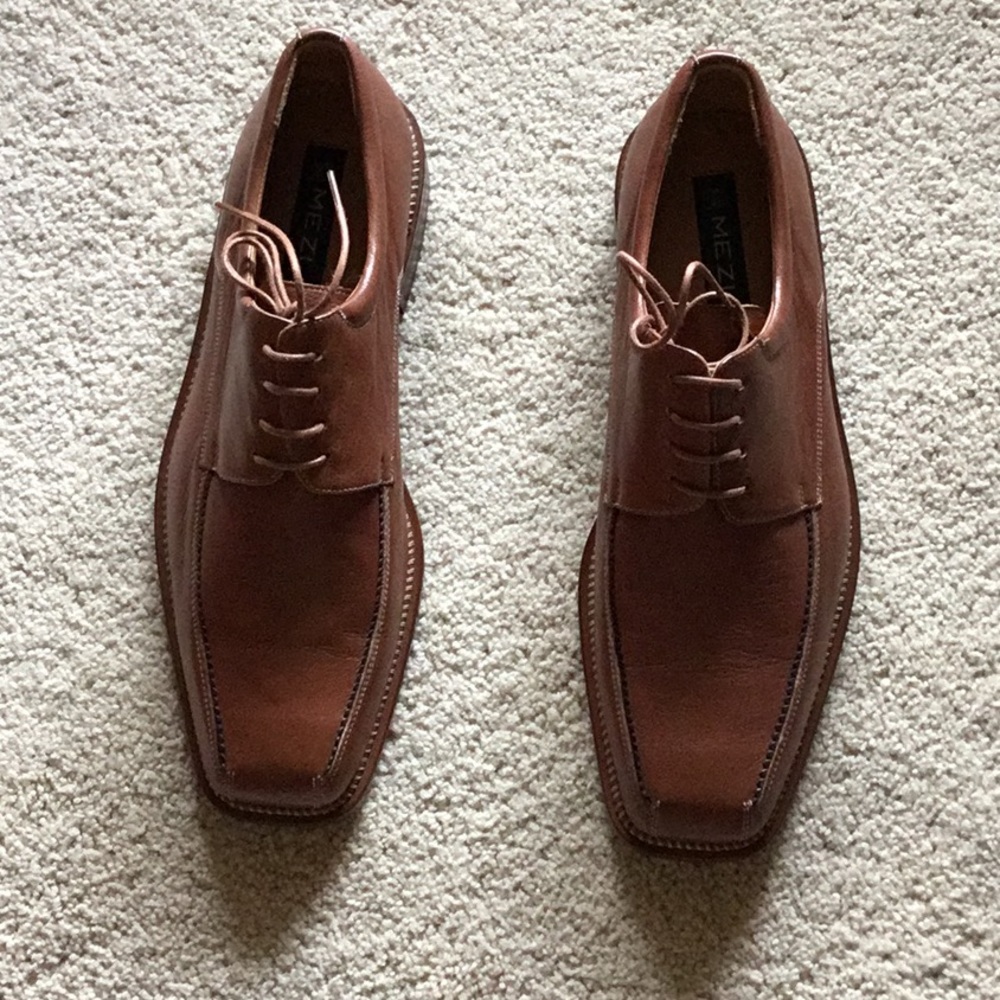 Mezlan Men’s Size 9M Oxford Shoe. Pristine preloved condition. Natural Brown.